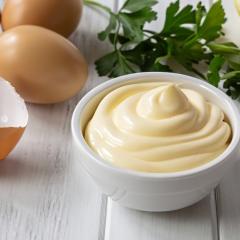 A bowl of mayonnaise 